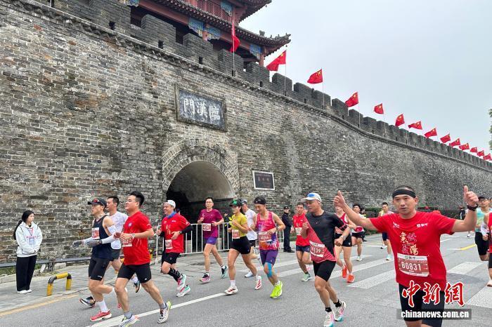 营造出浓厚, 中新网襄阳, 襄阳马拉松